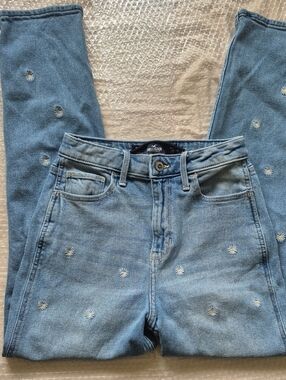 Hollister Ultra High-Rise Mom Jeans with Daisy Embroidery